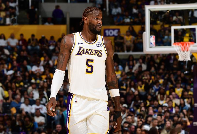 今天NBA2K官方更新了球员能力值，湖人方面变动如下：艾顿，82（+2）拉拉维