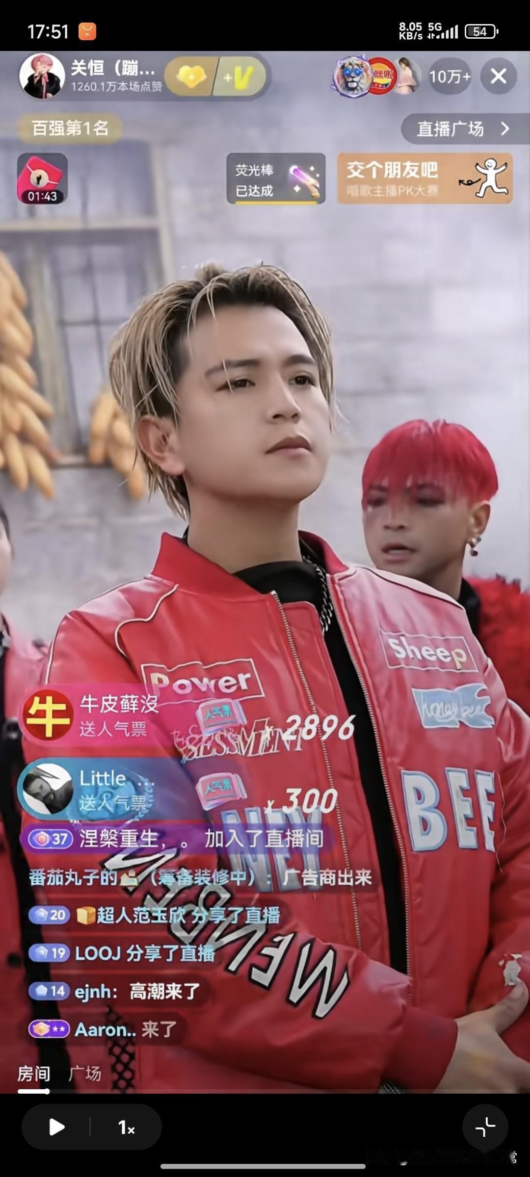 这主播比董宇辉还牛？10万人蹲直播，礼物刷到屏幕卡刚刷到个直播，直接看傻了