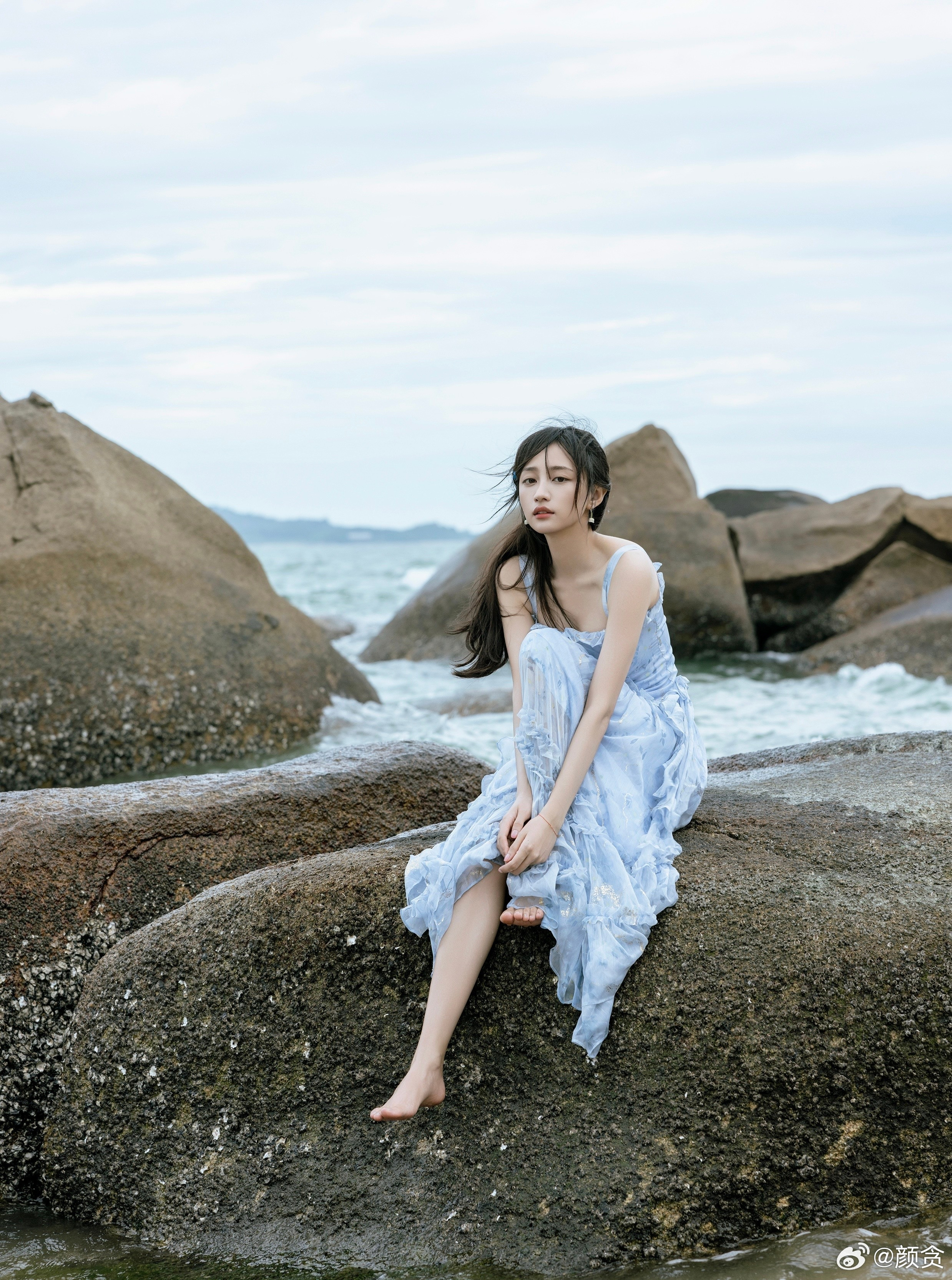 🍭黄婷婷感觉上次刷到还是解约的时候黄婷婷放弃偶像转型4年没工作