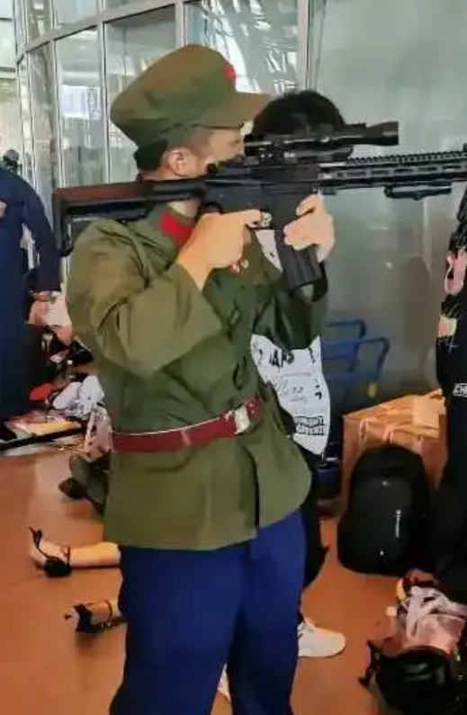一看就是弱智夹头!！！！！