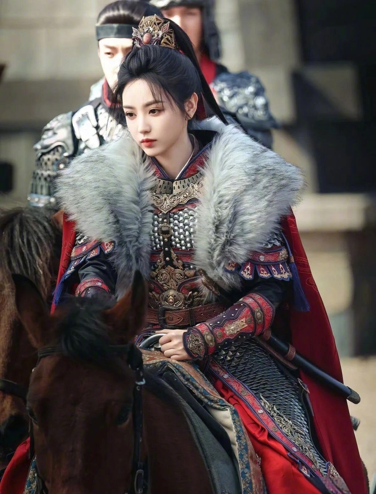 狂飙国民度高演员阵容也强大，《逐玉》播出后，好像大家就只认识张凌赫吧。说是逐玉