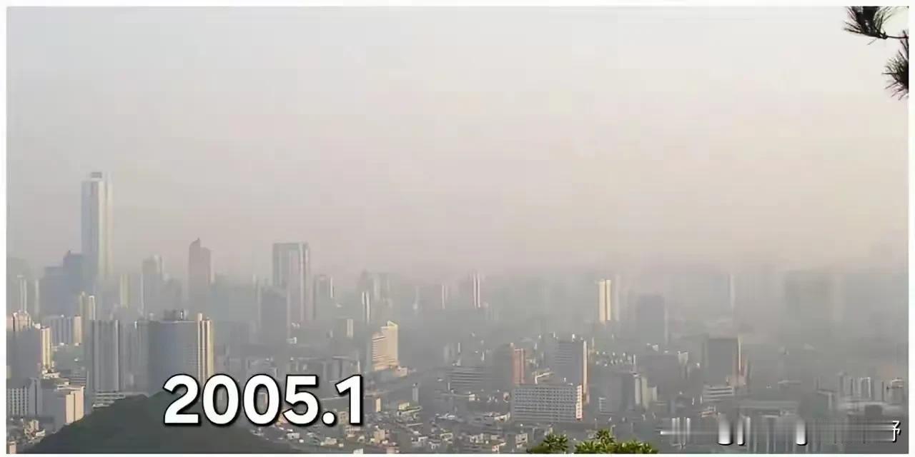 站在白云山上看广州城市天际线20年的变化。从对比来看，广州的许多高楼大厦都是在近