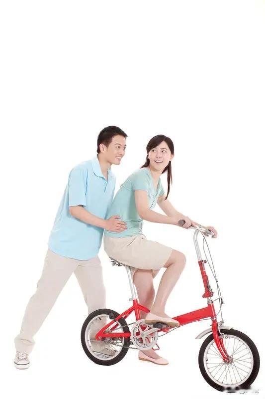 2025年5月成都温江这起事故太让人痛心。曾某骑没牌照的电动摩托车载着没戴头盔的