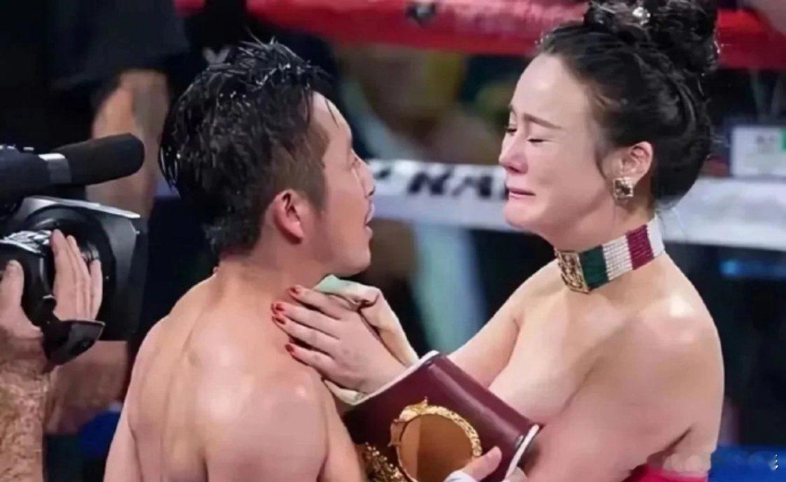 冉莹颖自曝处在丧偶式婚姻女性成长从央视双语主持人到拳王背后的女人，冉莹颖用20