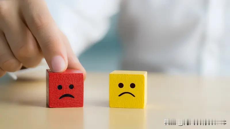 银行主动要借给我50000元钱，一年利息只有800元，两年利息1600元，而且是