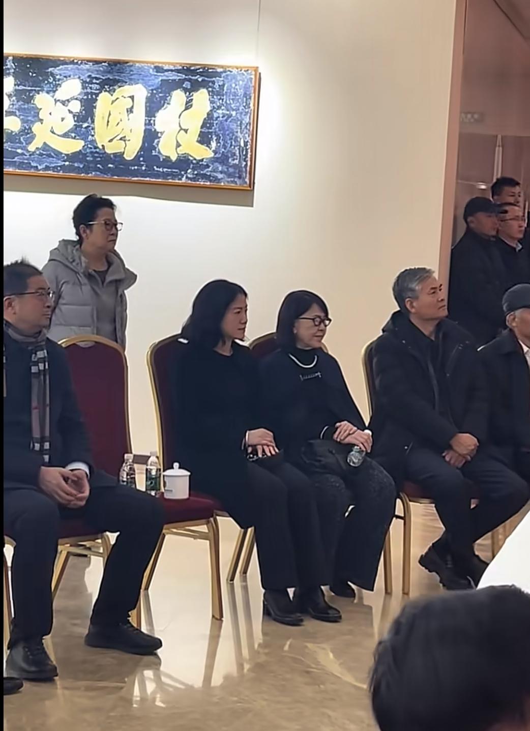 翁帆女士的最新消息。12月2日，翁帆女士到中国文联去观看展览。如图一所示，翁帆