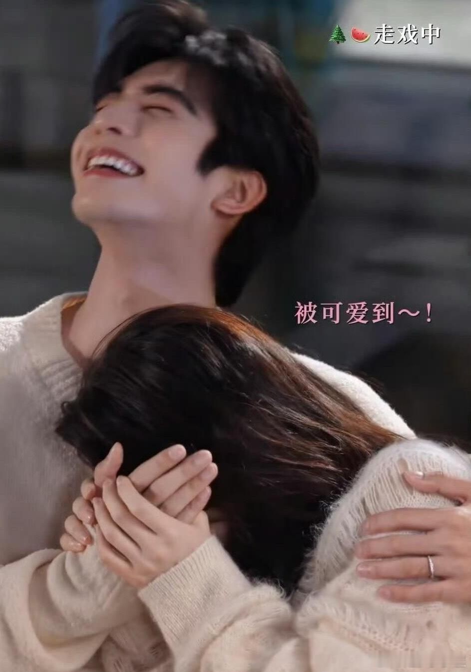 🆘骄阳似我沙发花絮也太甜了啊啊啊啊啊！两人这状态完全不像演的！尤其是麦麦两只小