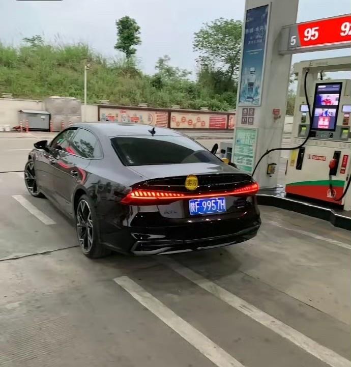 同时有了奥迪，却也多了自卑。