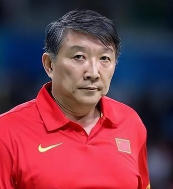 中国女篮主教练宫鲁鸣：国家队的大门向所有人敞开，中国女篮主教练宫鲁鸣在接受采访时