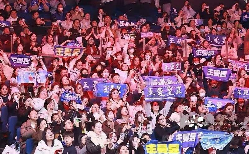 孙颖莎退赛后，王曼昱撑起了票房！昨天南京总决赛的场馆，人满为患，很多都是来看鳗鱼