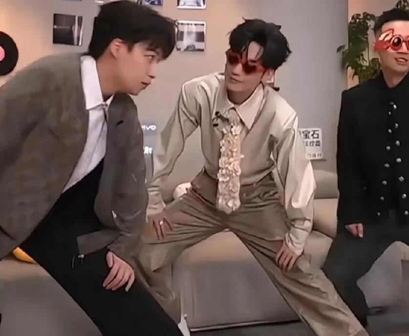 #陈楚生#“我牙齿都怒了”，陈楚生吴泽林，一周一度的直播间整活又来了！这次甚