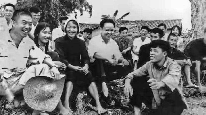 韦国清为什么在五六十年代地位那么高？少数民族干部，很能打仗，军政双全。红