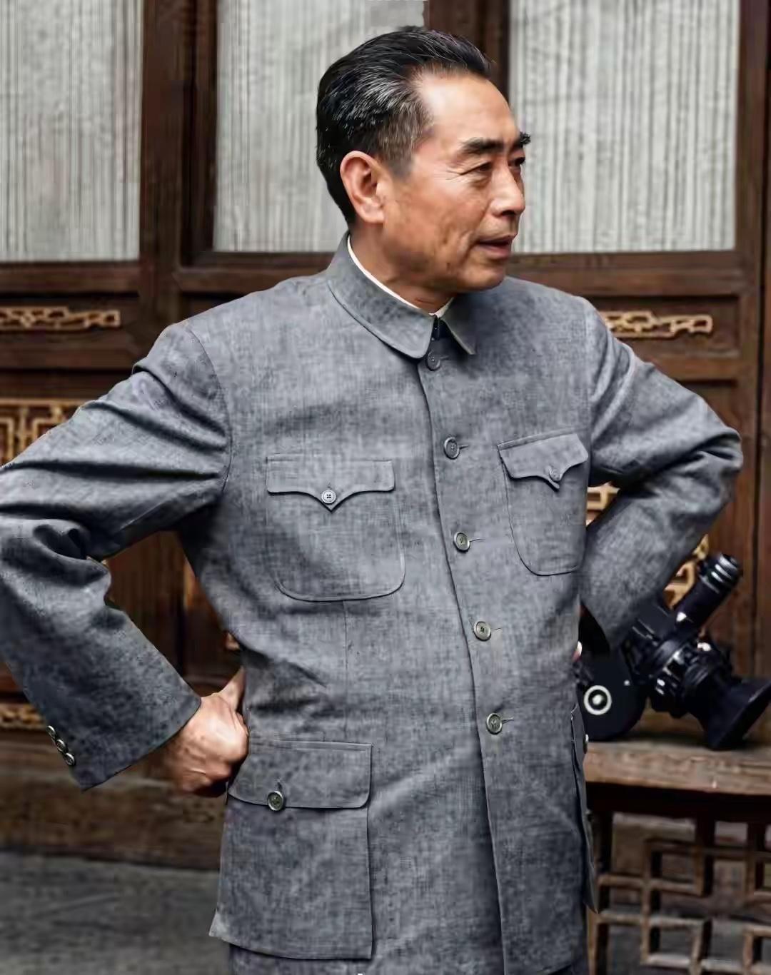 北京天安门广场中心人民英雄纪念碑，＂人民英雄永垂不朽．是毛泽东题写。人民英雄