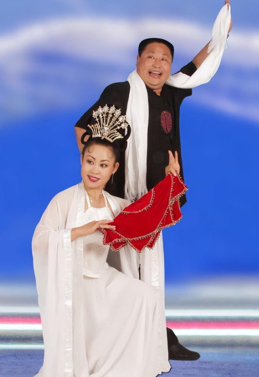 2006年，赵本山召集所有徒弟开会，赵本山说：你们的大师兄李正春得病去世了，留下