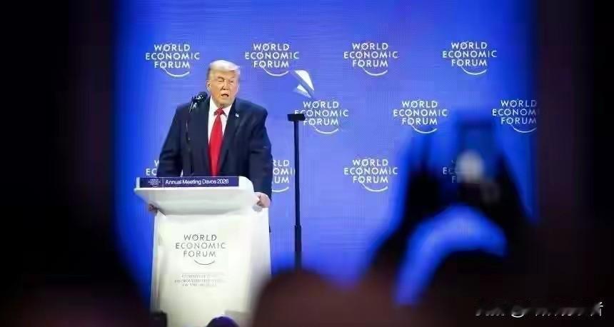 特朗普在达沃斯失态，让多国哭笑不得，中方没参与。就在几天前他还宣布要对欧洲8