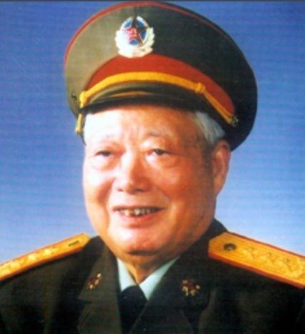 刘振华，山东泰安人，中共党员。中国人民解放军高级将领，上将军衔。历经抗日战争、
