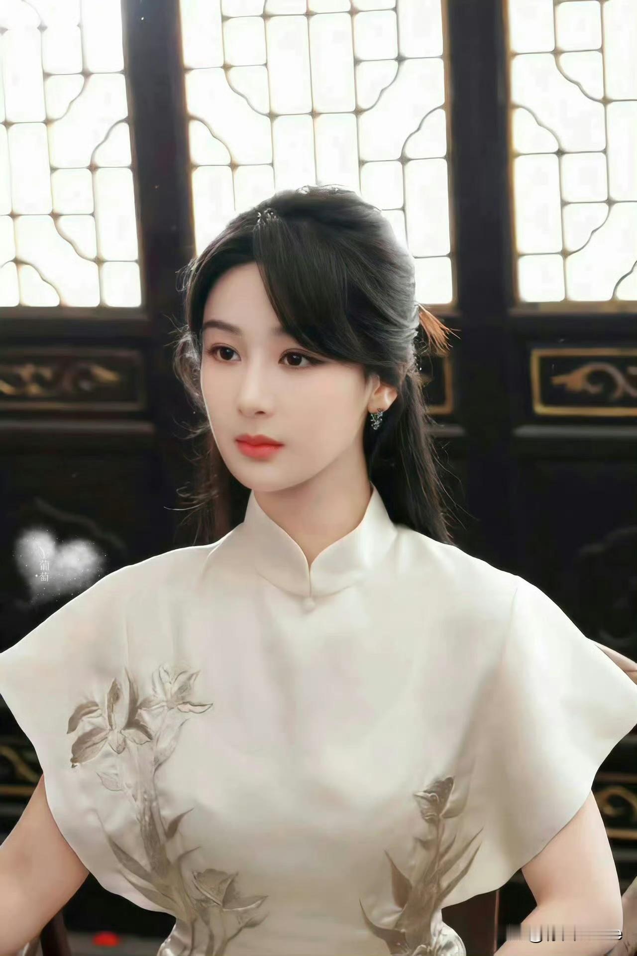 12月15日，杨紫《玉兰花开君再来》稳步推进中，10月18日勘景，10月27日官