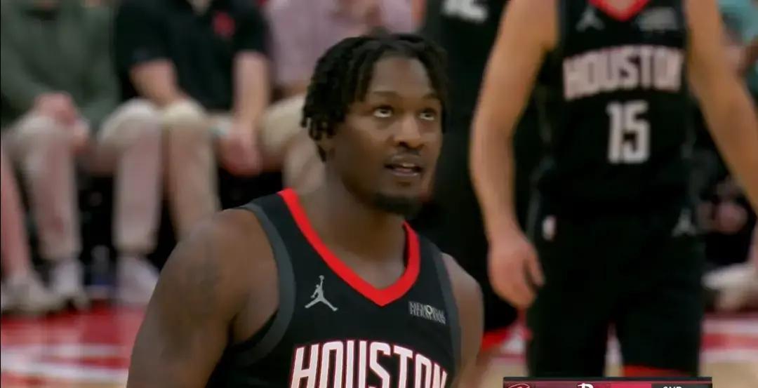 杜兰特一句话，他工资要涨昨天打骑士，芬尼-史密斯三分8中5，正负值+22全