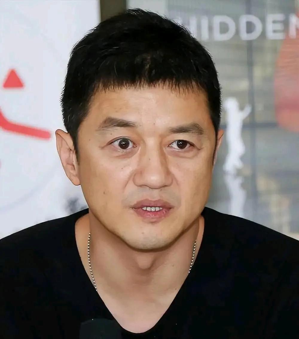 李亚鹏才是真“冥灯”！做生意精准踩雷，找对象却拿下半个娱乐圈全网都在调侃罗永