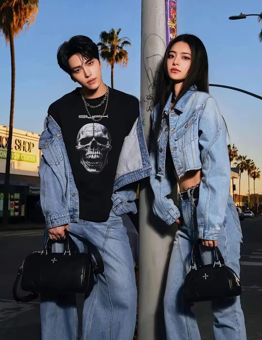 邵兵的一双儿女向来是星二代里的“颜值标杆”，最近晒出的近照更是让人眼前一亮。女儿