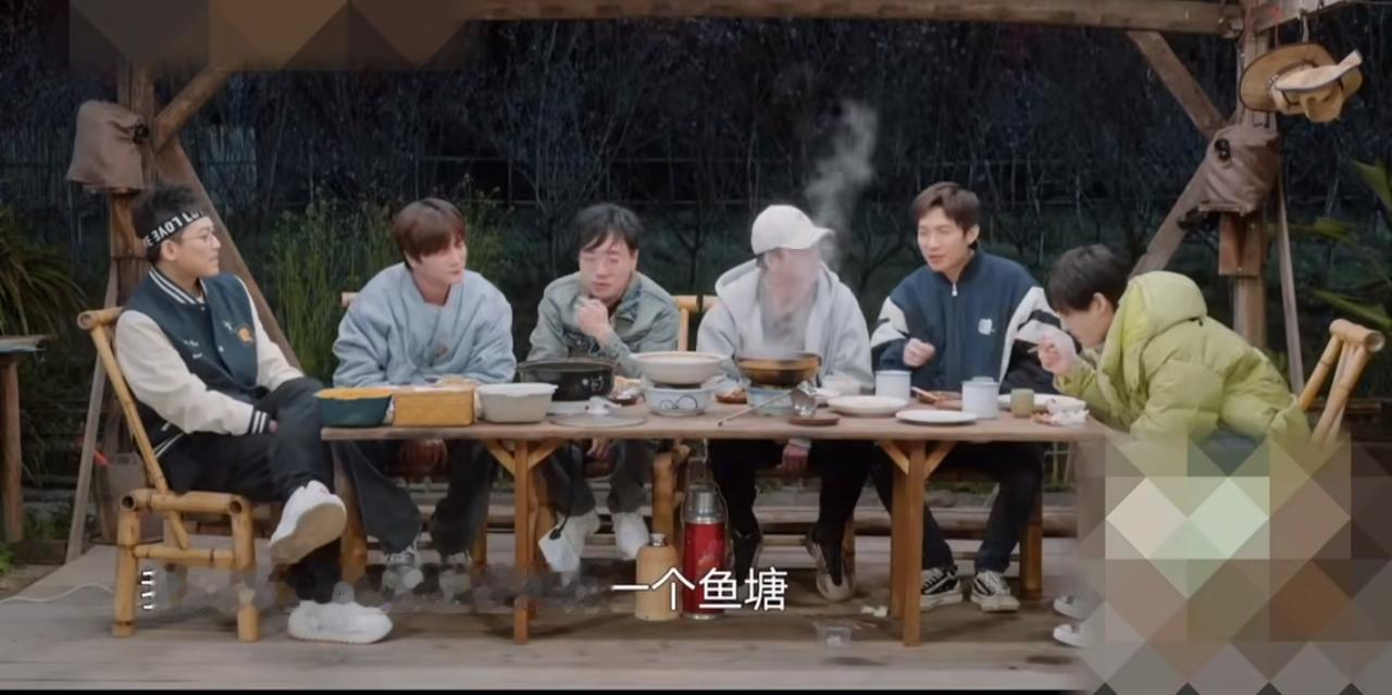 重温再就业男团的蘑菇屋时光，哥几个围坐吃饭那一段聊天，真的太有爱了。尤其是陈楚