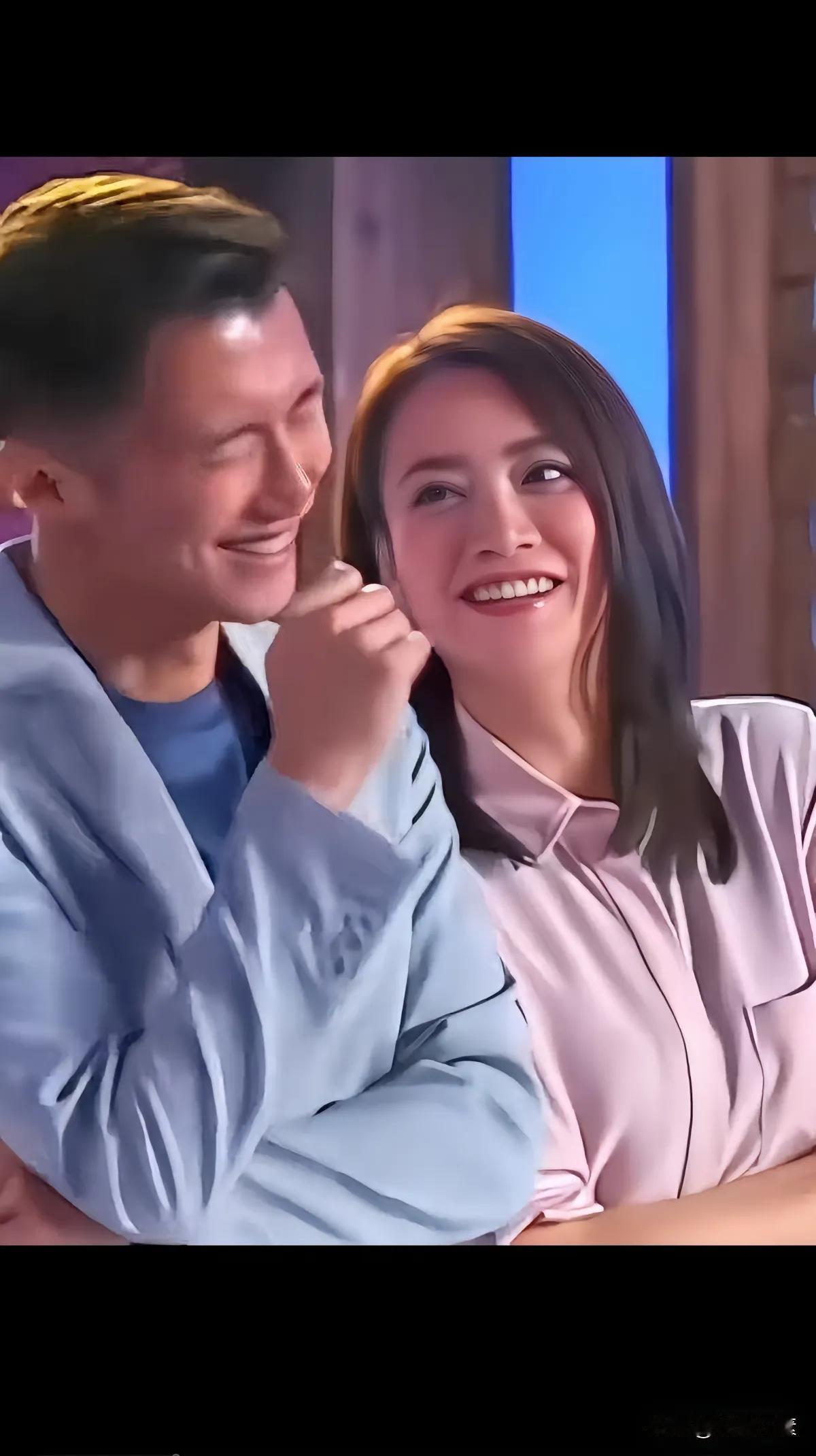 霍汶希作为一个有“风情韵味”的美女经纪人，如果我是谢霆锋，我会选择霍汶希当老婆，