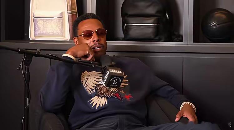 皮尔斯第一次为詹姆斯报不平！皮尔斯最近在接受采访关于詹姆斯复出后的表现时表示“我