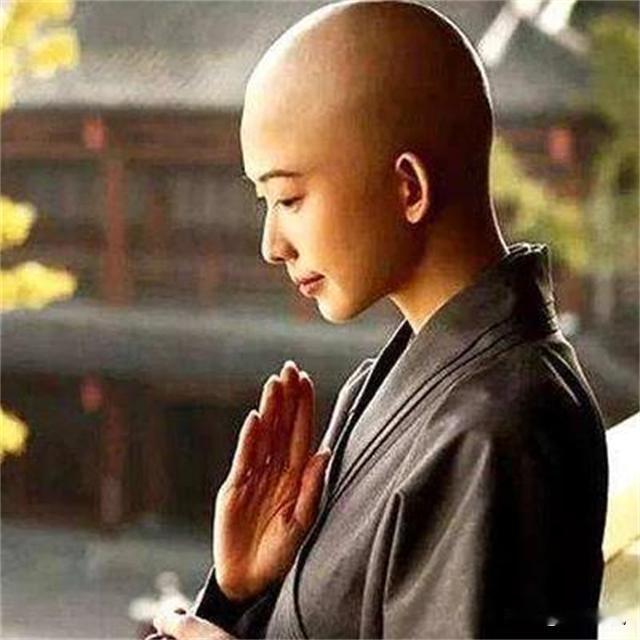 公元621年，隋朝灭亡三年后，曾经的驸马宇文士及，发现逃难的人群中，有一尼姑酷似