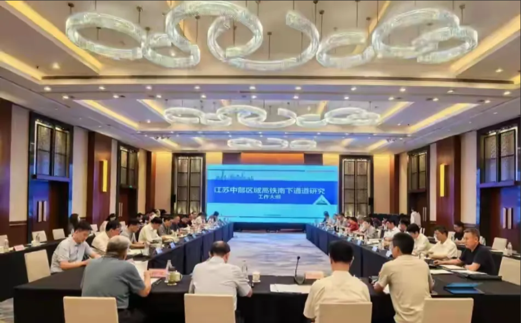 江苏正加速推进连镇高铁南延项目研究，以完善高铁南下通道。“江苏中部区域高铁南