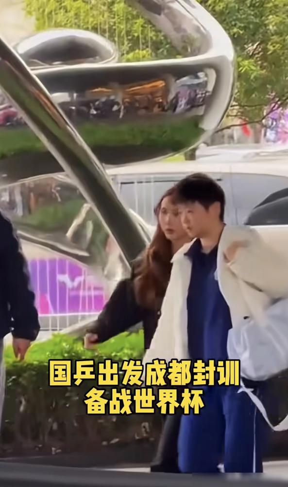 重庆赛丢冠仅1天！你敢信孙颖莎连酒店都没回，坐3小时大巴直奔成都封闭集训！昨