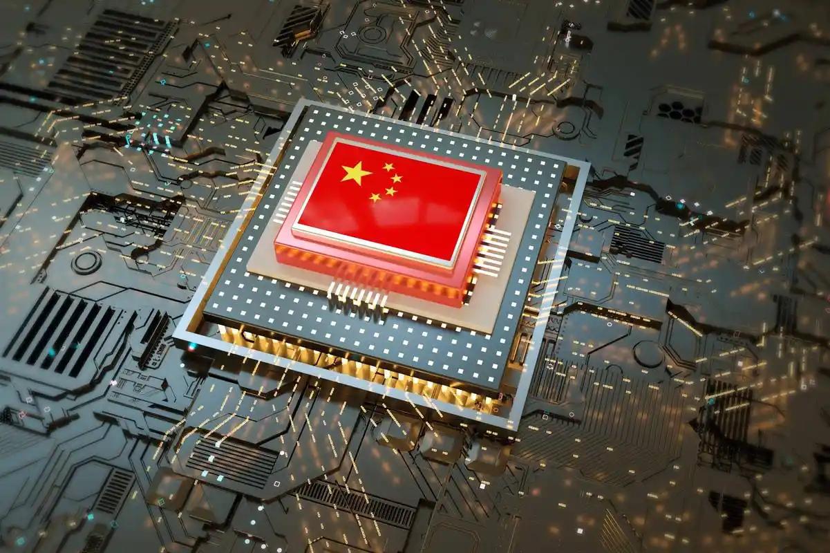 人才争夺更要紧。比“芯片问题”更严峻？中国物理博士尹志尧曾经公开表示：“美国的芯
