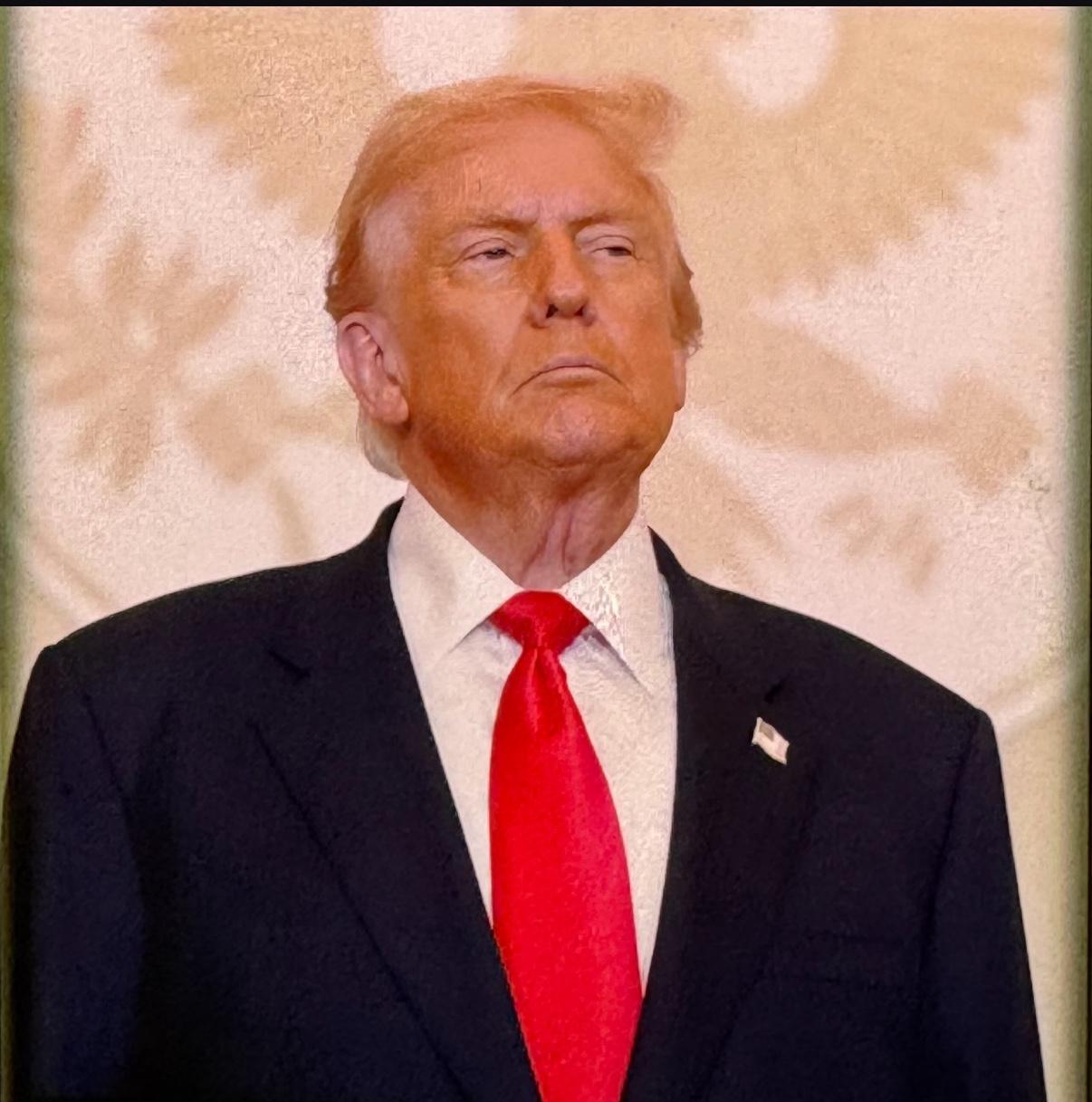 老特这回不是踢到铁板，是当场把脚踢断了。就在刚才，特朗普宣布要把韩国汽车、木