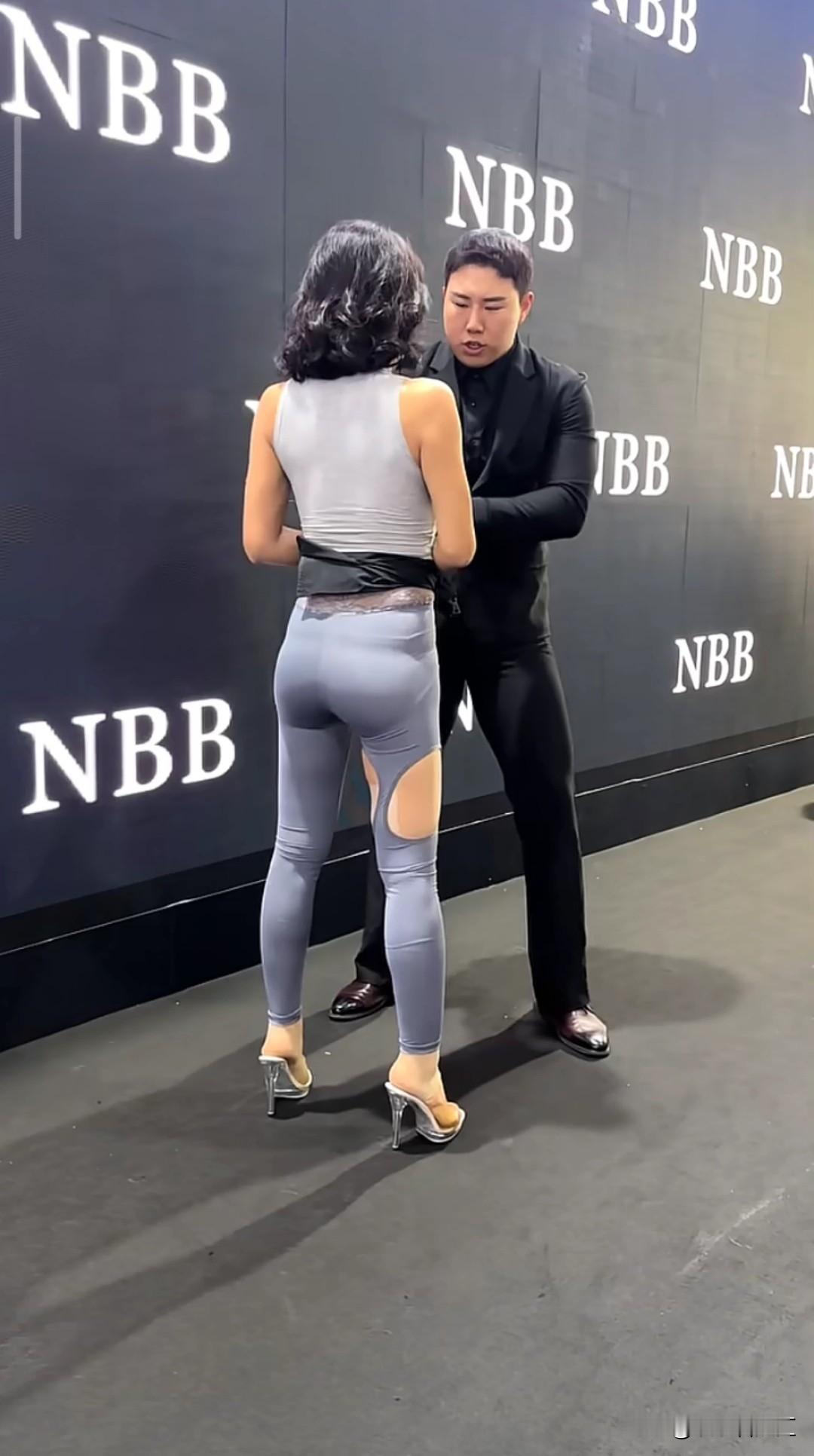 一个信任对方,一个高估自己能力,成了一出事故。网红龚玥菲和李明轩参加活动,为某品