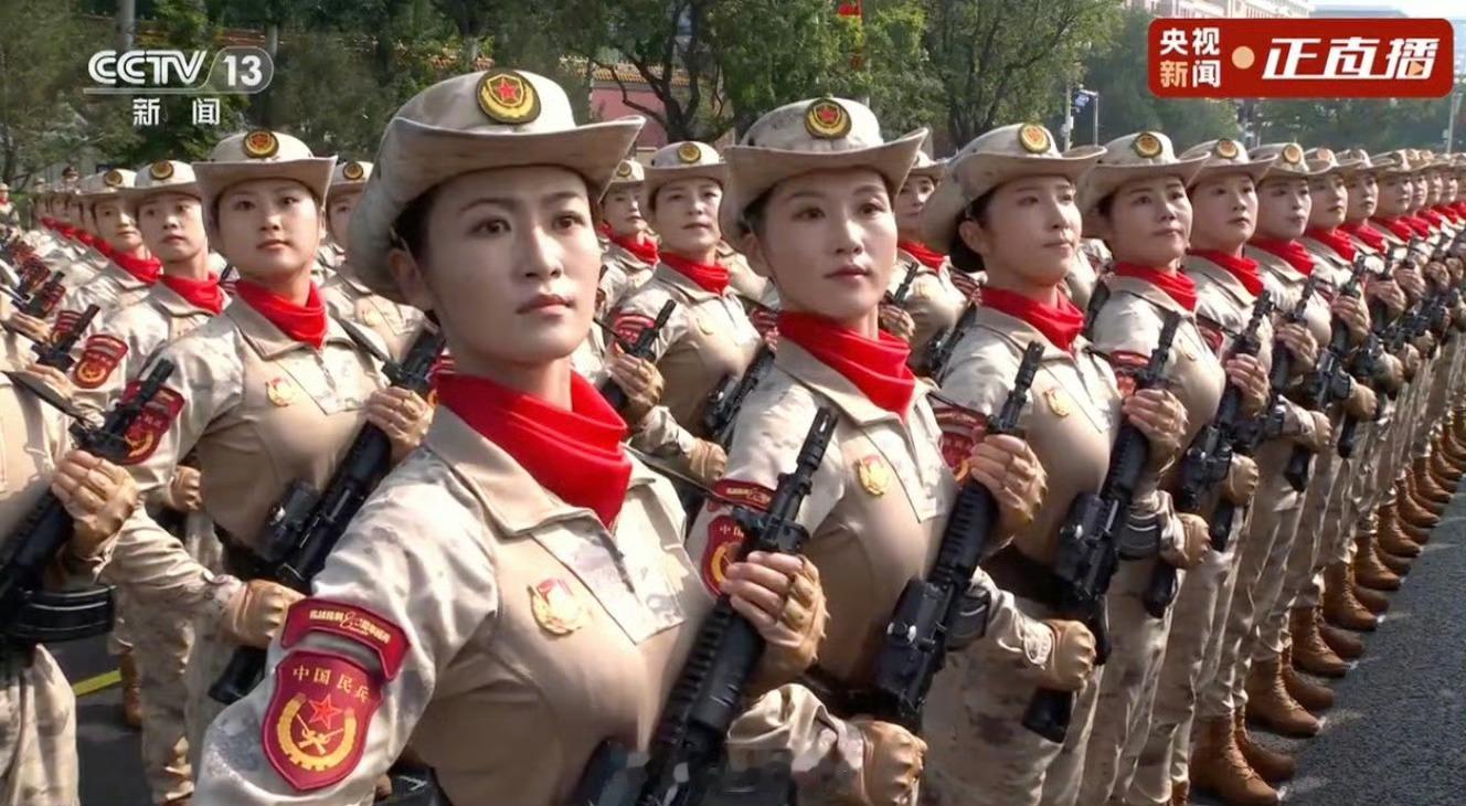 女兵方阵飒谁看了不说一句这些女兵好飒！！！！​​​