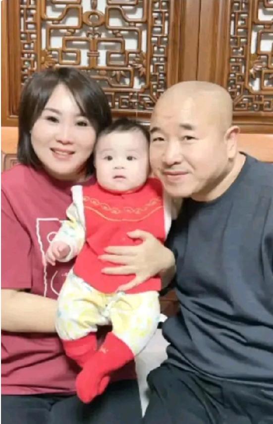 这是亲孙女实打实的疼，这也不能怪李琳。老二还觉得父，母对他不够好，你父，母现在围
