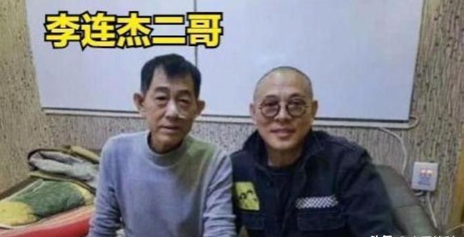 李连杰让保姆住上海3亿的别墅，每年给大哥120万的年薪，给姐姐们买房买车，唯独不