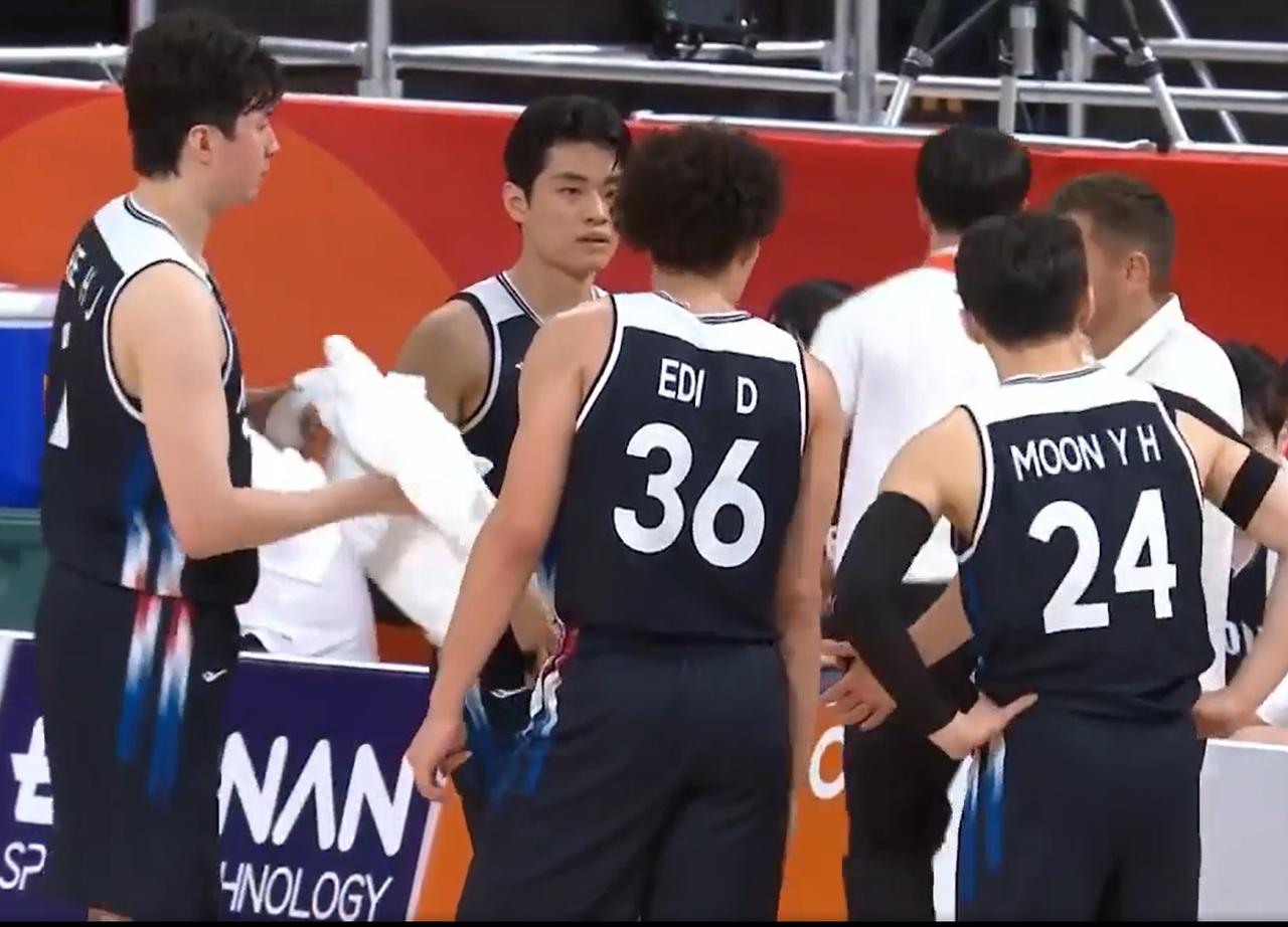 亚运会男篮韩国100-83轻取日本，李贤重15中4，李政玹25+7亚运会男篮小