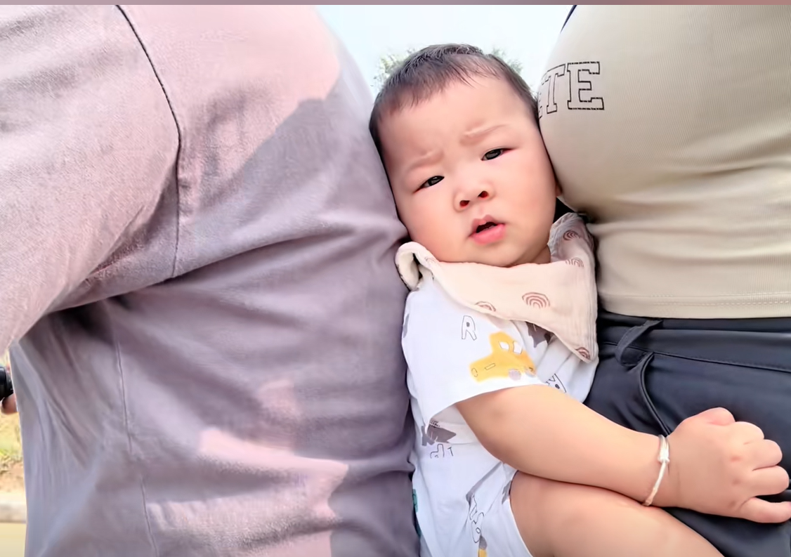 第一次坐爸爸的摩托，这该死的安全感