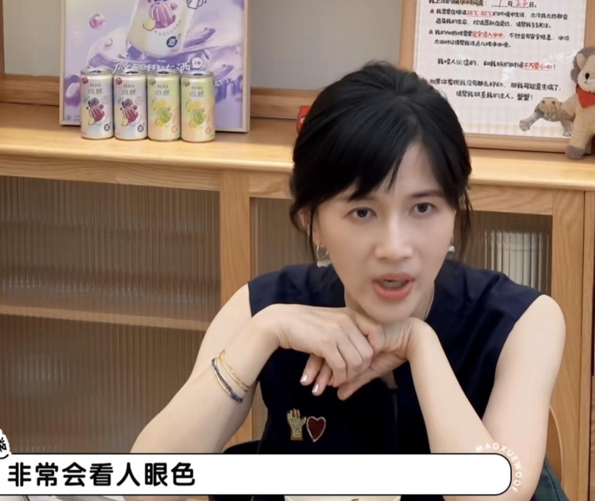 papi酱谈原生家庭影响，说：“我是从小非常会看人眼色，所以就造成了我从小对别人