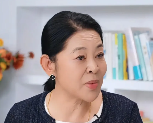倪萍最新采访，她说了句大实话，她说杨子和黄圣依，根本就不是电视上那样