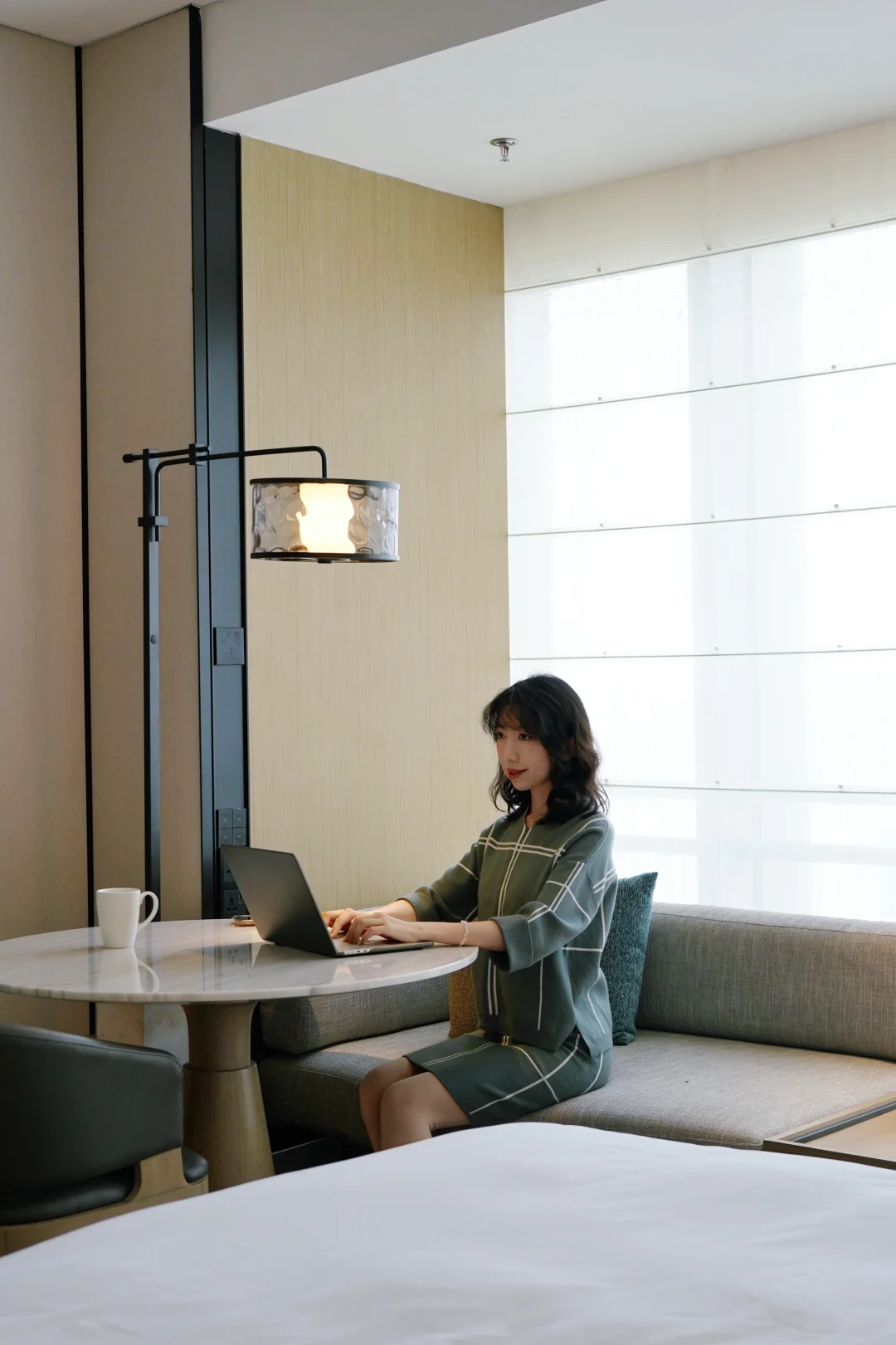 春风暖金坛，湖山遇万豪