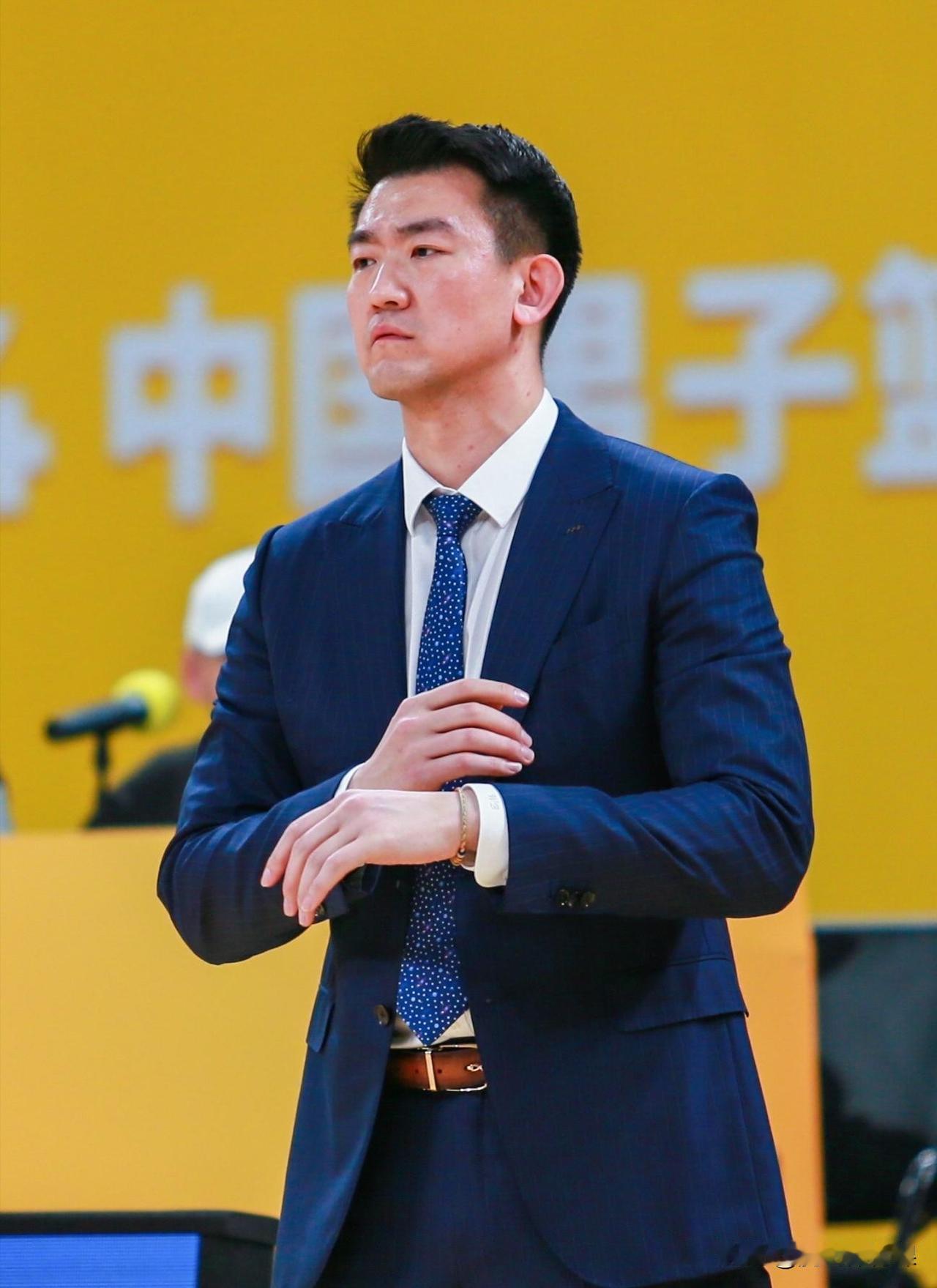 王博都把联盟球队给“骗”了！常规赛被深圳，广东双杀，本以为广厦队本赛季晋级四