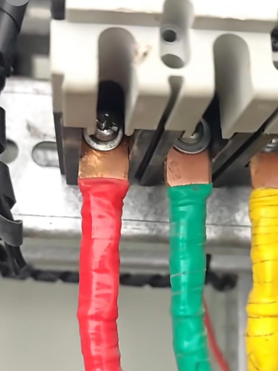 各位大佬，展现你实力的时候到了，遇到这种情况，你都是如何解决的？线鼻子大了，