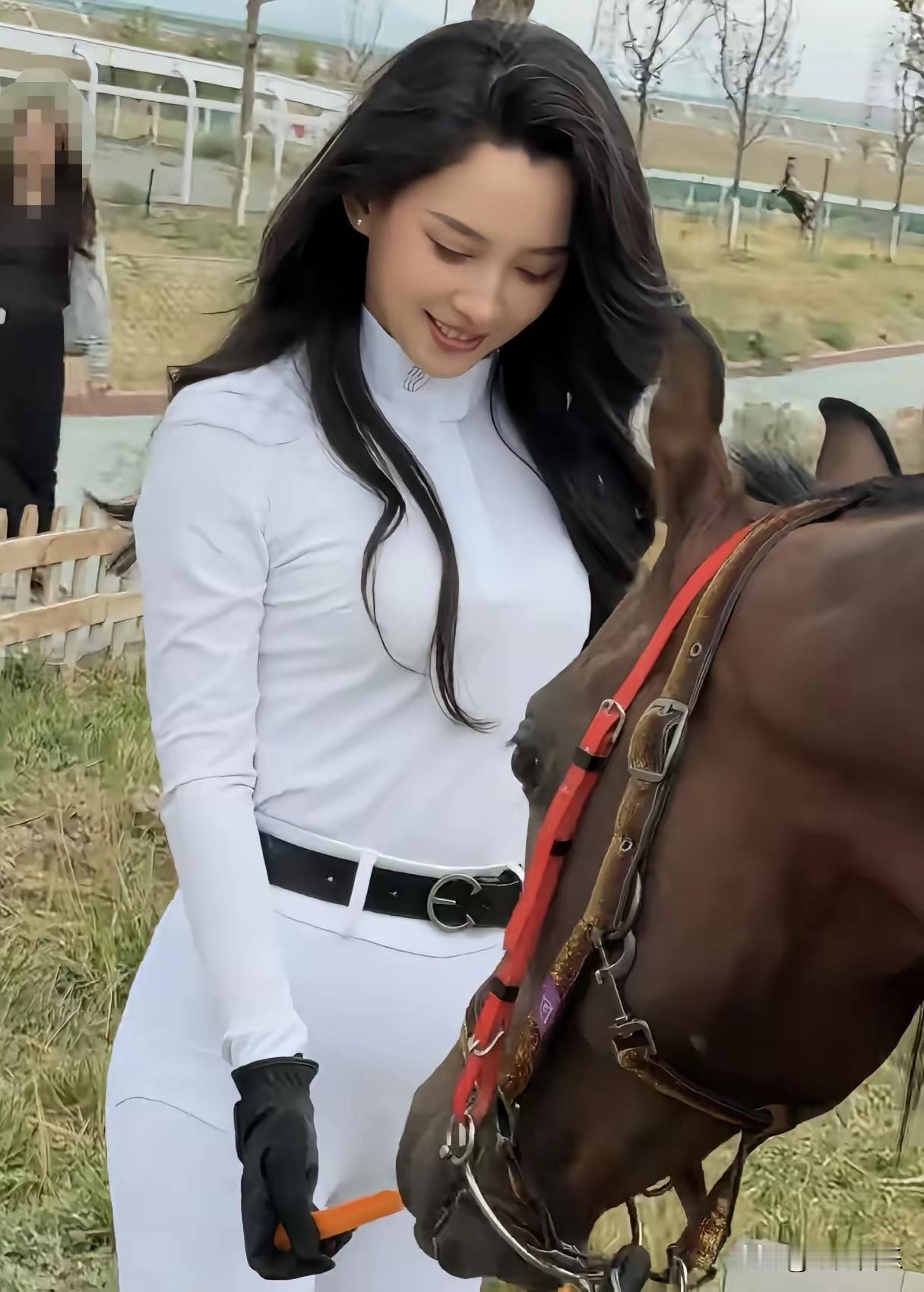 森林北那么漂亮咱也不知道汪峰怎么想的这么好的女人都舍得离开我越看这个女人越