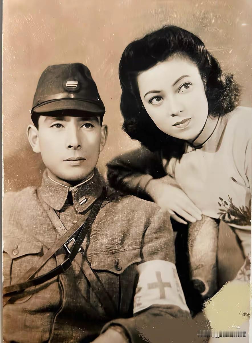 照片中的这个女子名叫李香兰，虽然是个演员，但是为日本鬼子做了很多事，日本鬼子战败