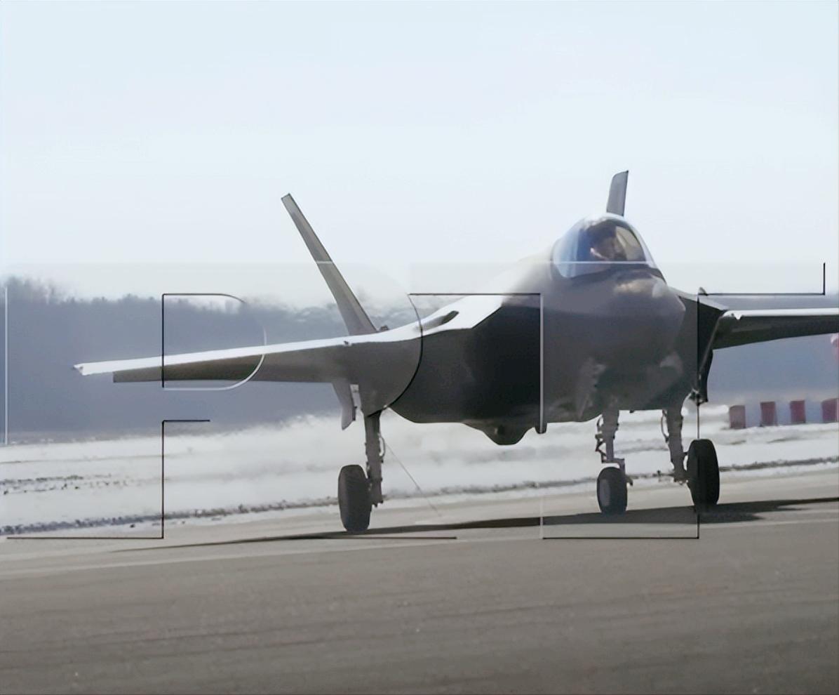 这真不是段子，美国花大价钱砸出来的五代隐身战机，居然不带雷达就交付部队，最近国会