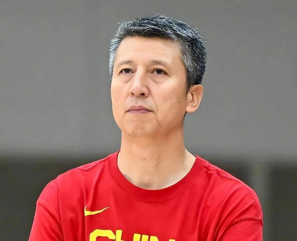 郭士强要苦尽甘来，迎来帮手了吗？最近中国男篮接连爆冷失利，世预赛连负韩日，亚运再