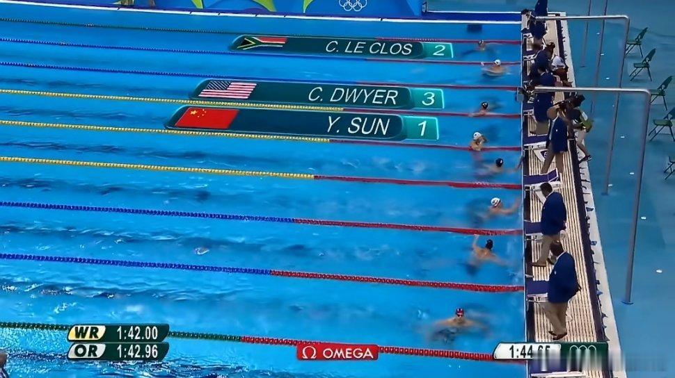 孙杨200自预赛三人同分加枪孙杨短短一个多小时两趟全力200自，年轻人都难免乏