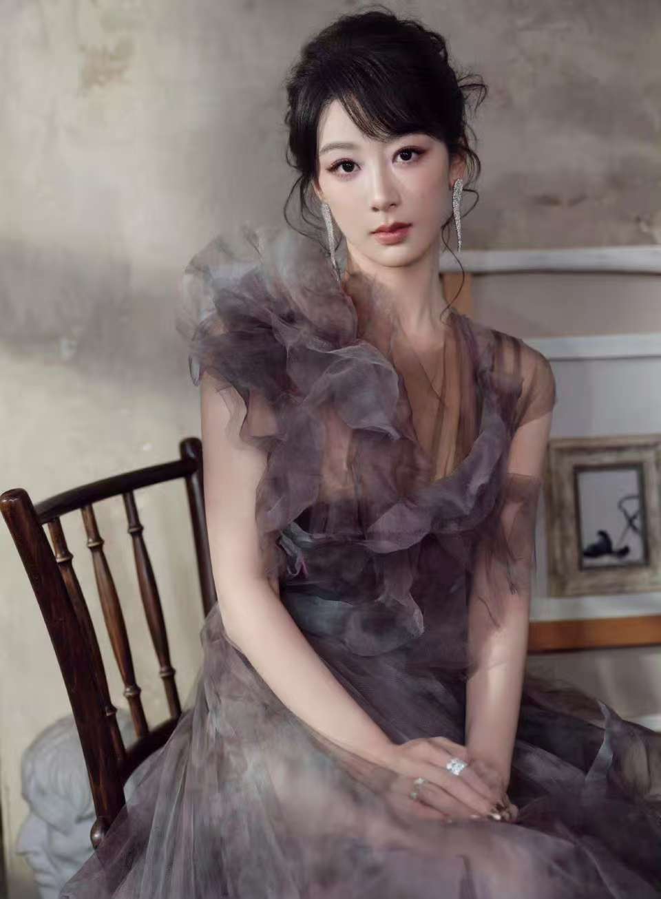 杨紫油画紫纱裙美成啥了​​​