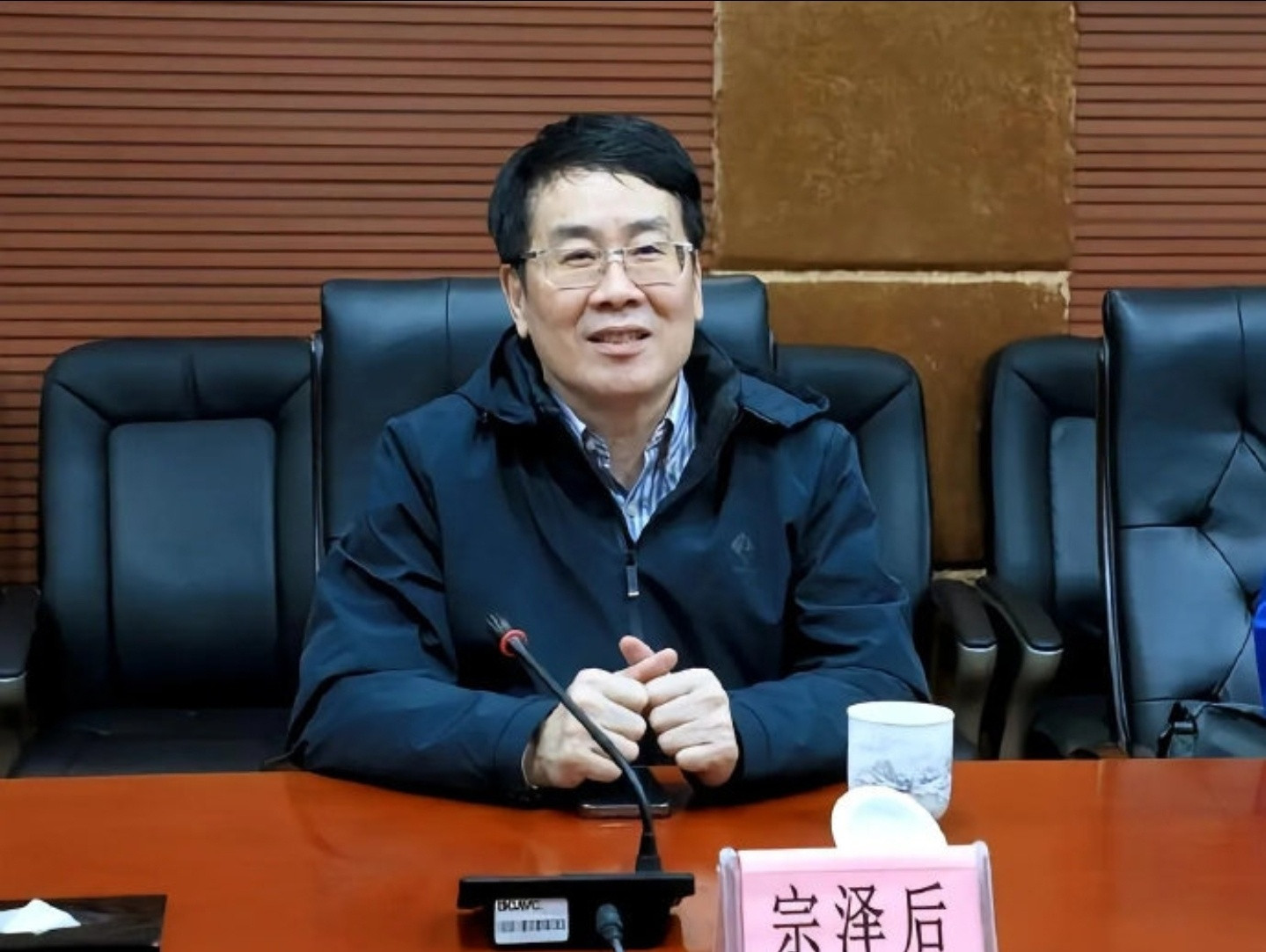 宗泽后晒“宗式家谱”，辟谣宗庆后有7个孩子。按族谱的记载，宗庆后除了宗馥莉以外，